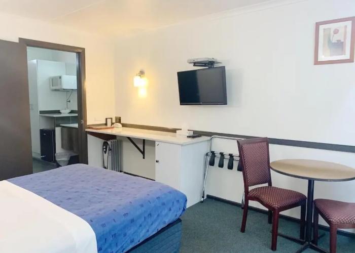 Statesman Motor Inn