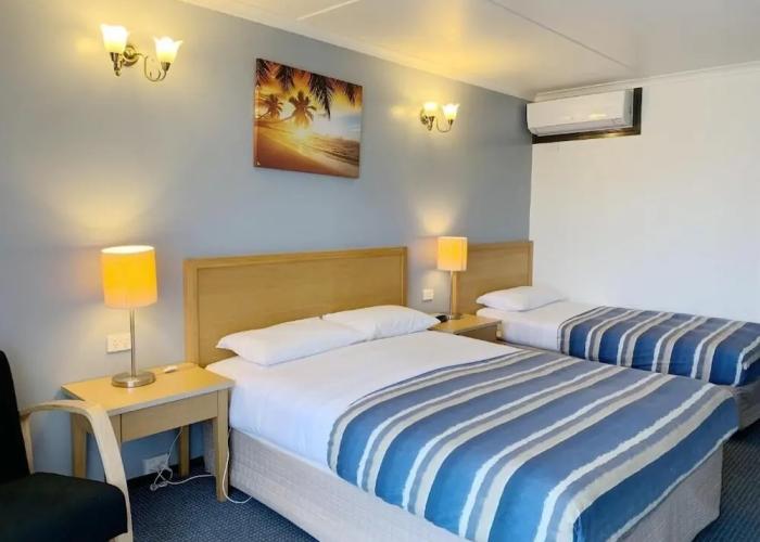 Statesman Motor Inn