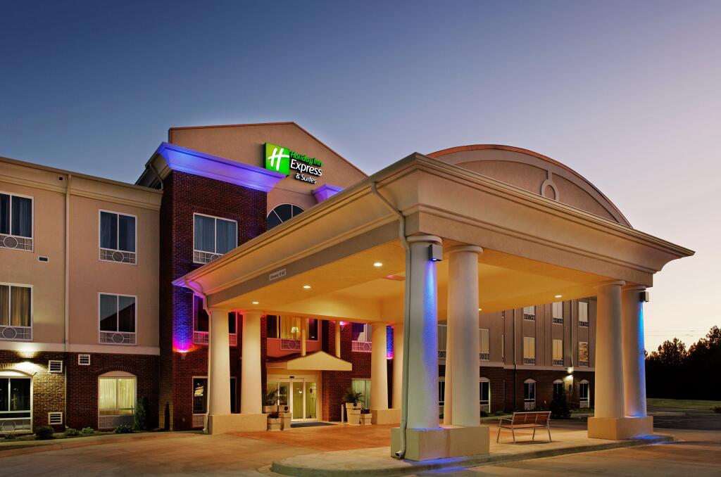 Holiday Inn Express Hotel & Suites Talladega by IHG