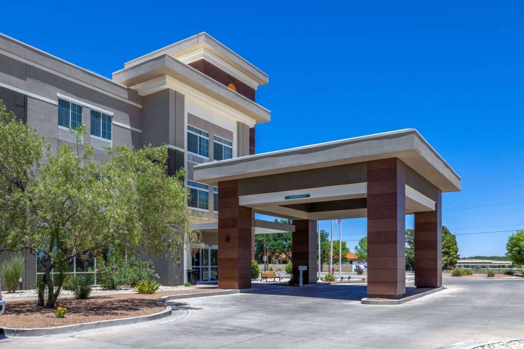 La Quinta Inn & Suites by Wyndham Artesia