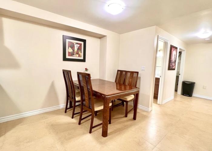 Cozy Home in Richmond Hill with Free Parking