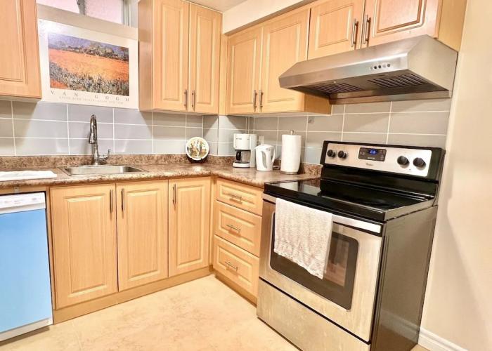 Cozy Home in Richmond Hill with Free Parking