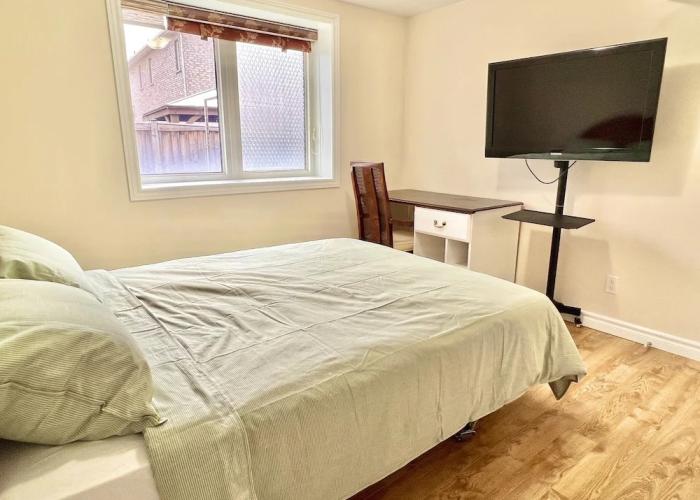 Cozy Home in Richmond Hill with Free Parking
