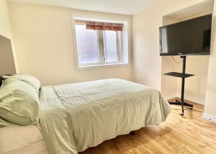 Cozy Home in Richmond Hill with Free Parking