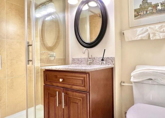 Cozy Home in Richmond Hill with Free Parking