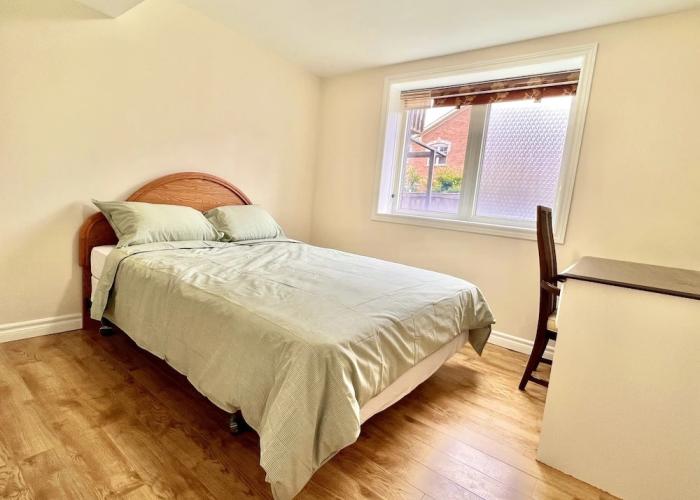 Cozy Home in Richmond Hill with Free Parking