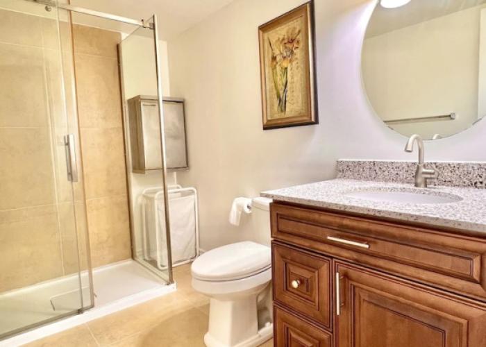 Cozy Home in Richmond Hill with Free Parking
