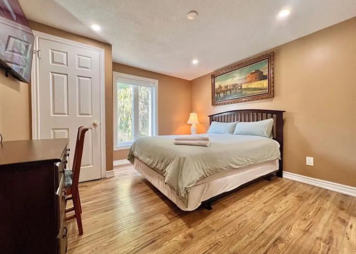 Cozy Home Near Transit & Hillcrest Mall with Free Parking