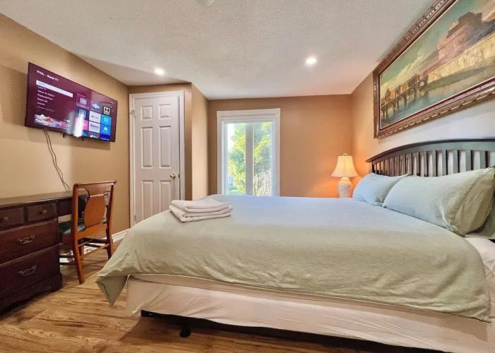 Cozy Home Near Transit & Hillcrest Mall with Free Parking