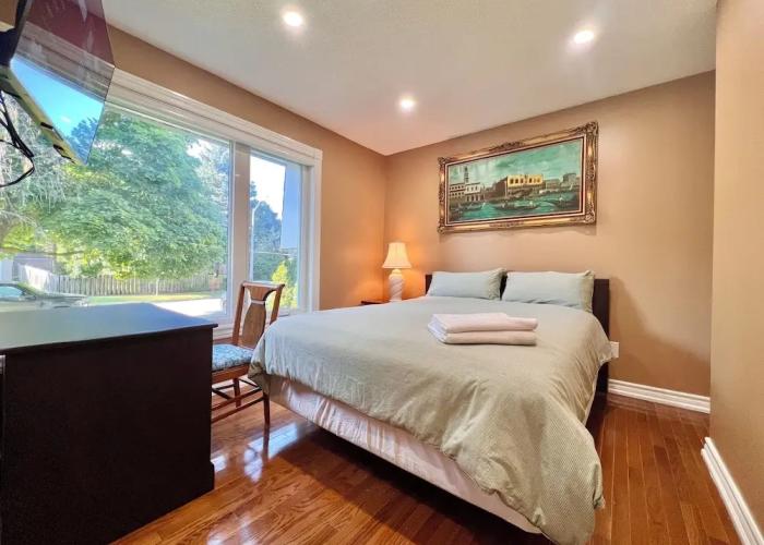 Cozy Home Near Transit & Hillcrest Mall with Free Parking