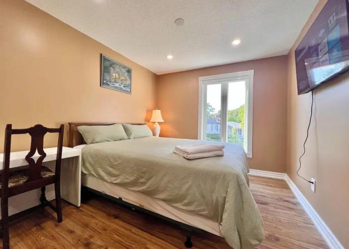 Cozy Home Near Transit & Hillcrest Mall with Free Parking