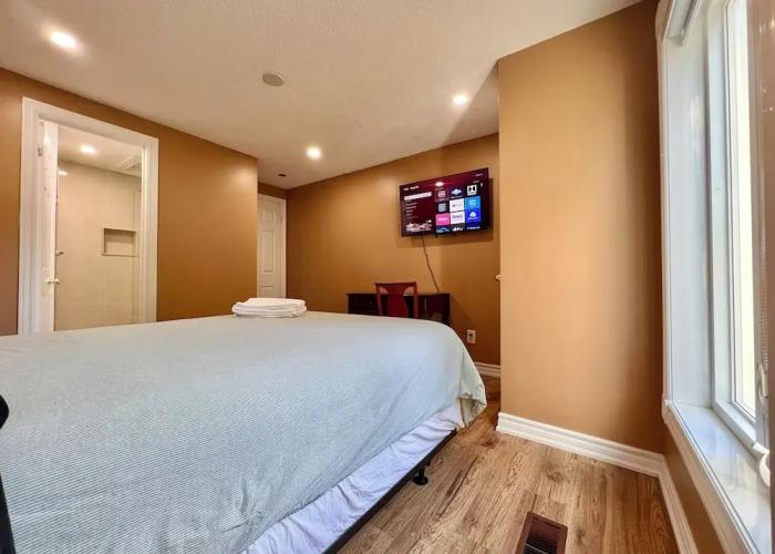 Cozy Home Near Transit & Hillcrest Mall with Free Parking