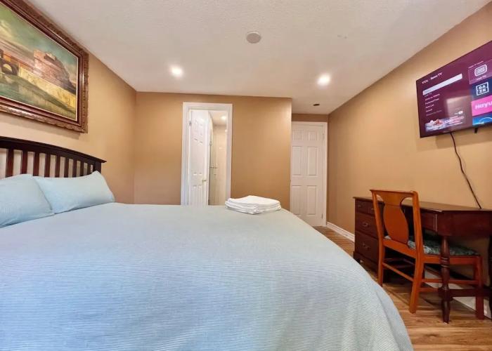 Cozy Home Near Transit & Hillcrest Mall with Free Parking
