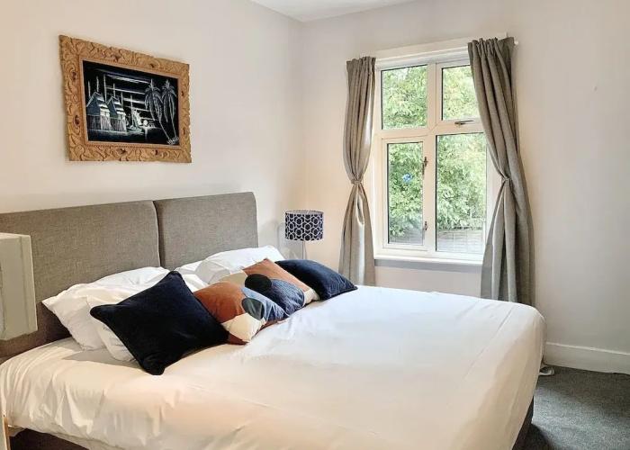 BookedUK - Large Cosy Cottage