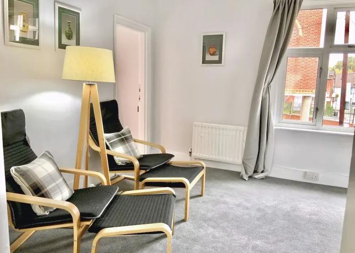 BookedUK - Large Cosy Cottage