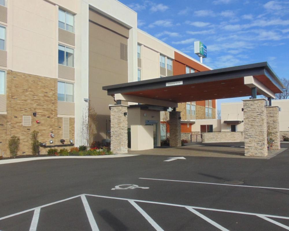 Holiday Inn Express & Suites Wapakoneta by IHG