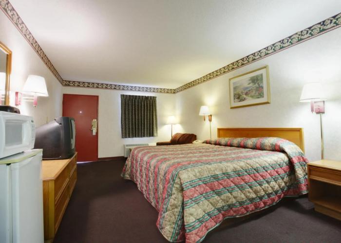 Americas Best Value Inn & Suites Macon at Eisenhower Pkwy