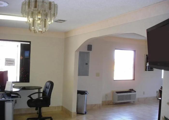 Americas Best Value Inn & Suites Macon at Eisenhower Pkwy