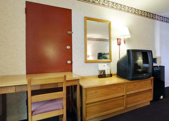 Americas Best Value Inn & Suites Macon at Eisenhower Pkwy