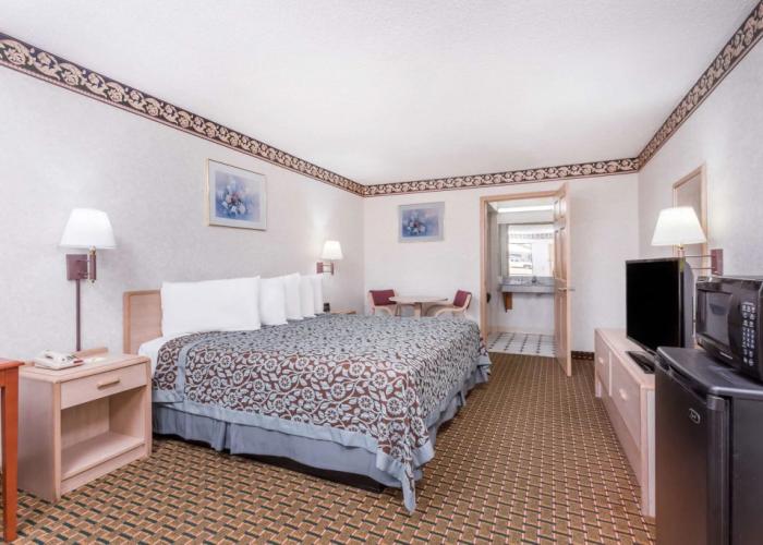 Days Inn by Wyndham Byron