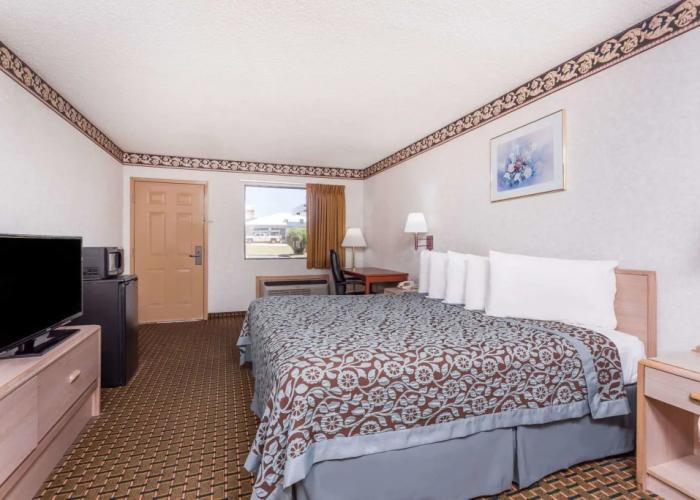 Days Inn by Wyndham Byron