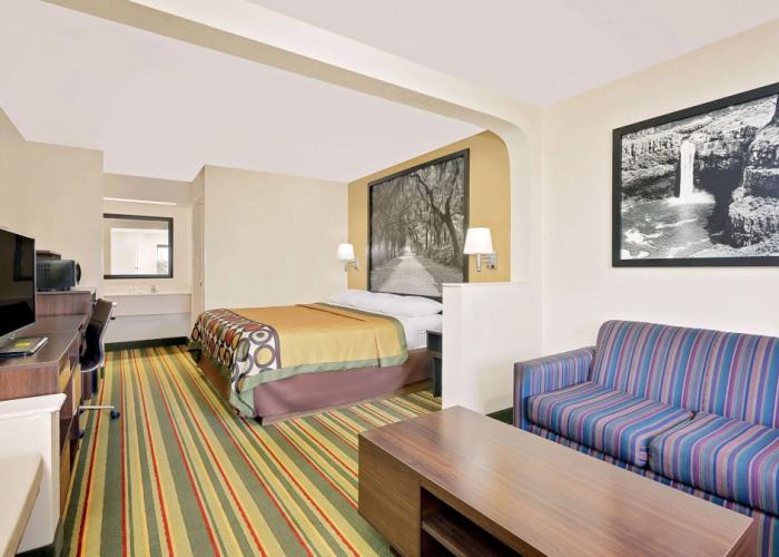 Super 8 by Wyndham Byron/South Macon