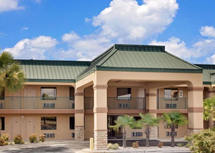 Super 8 by Wyndham Byron/South Macon