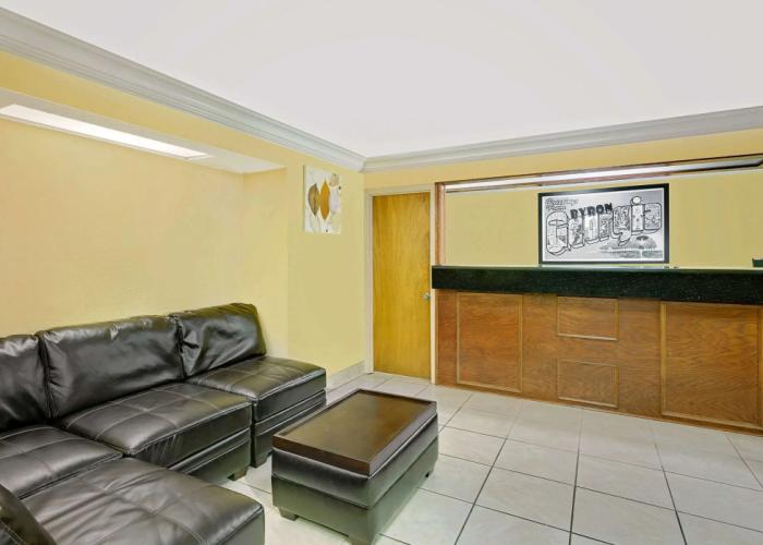 Super 8 by Wyndham Byron/South Macon