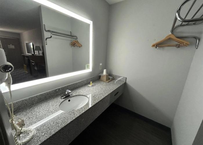 Days Inn by Wyndham Byron