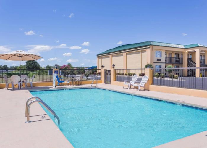 Days Inn by Wyndham Byron