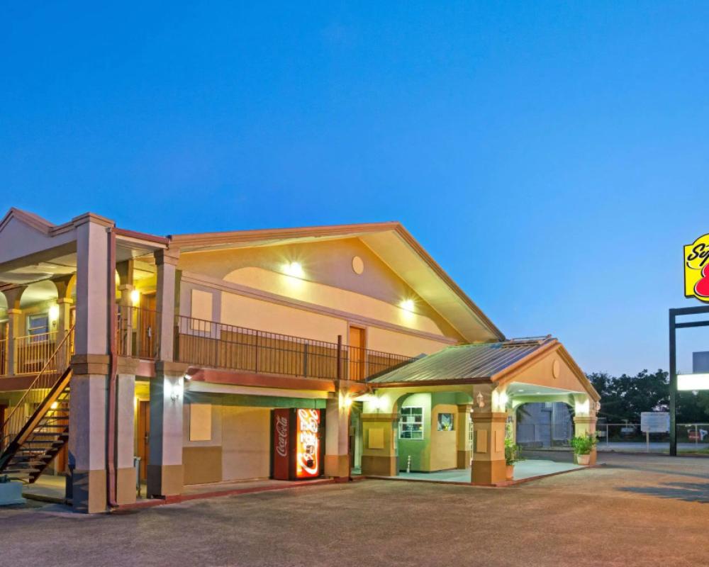 Super 8 by Wyndham La Marque TX/Texas City Area