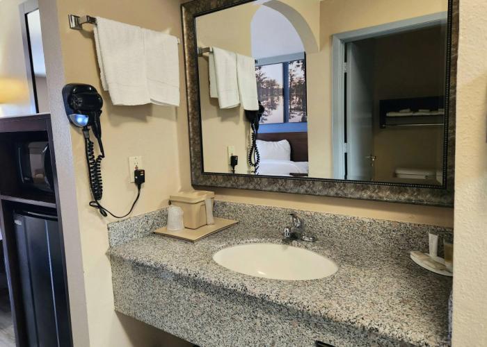 Days Inn by Wyndham Rosenberg