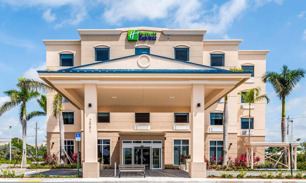 Holiday Inn Express & Suites Boynton Beach West by IHG