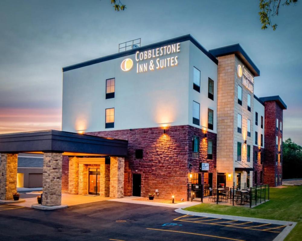 Cobblestone Inn & Suites - Fairfield Bay