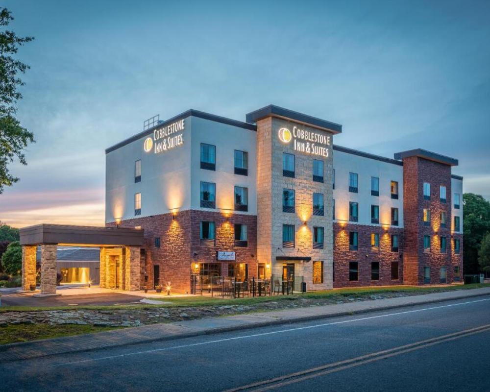 Cobblestone Inn & Suites - Fairfield Bay