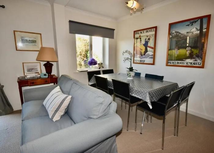 1 Kings Close a Superb Coastal Retreat