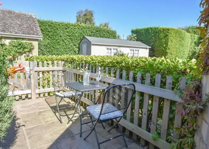 White Roses a dog Friendly Retreat for two