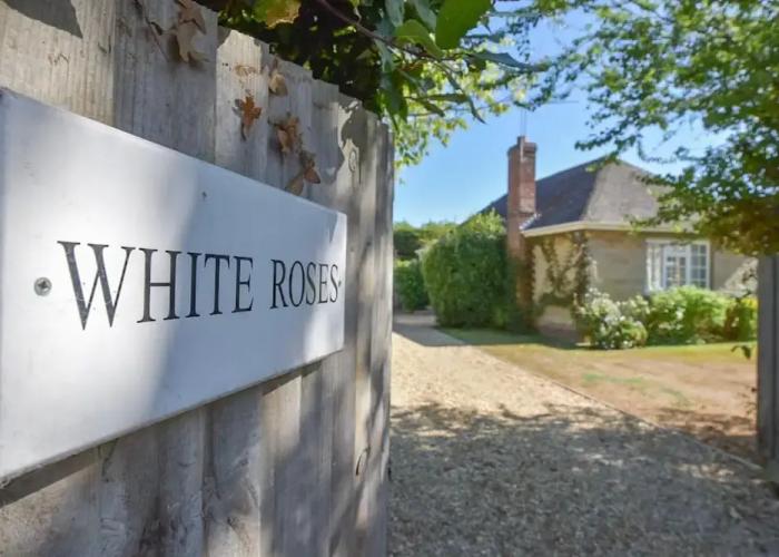 White Roses a dog Friendly Retreat for two