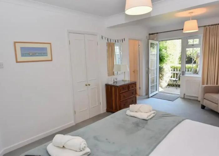 White Roses a dog Friendly Retreat for two