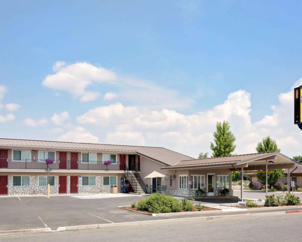 Super 8 by Wyndham Alturas