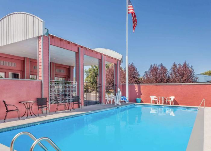 Days Inn by Wyndham Burns