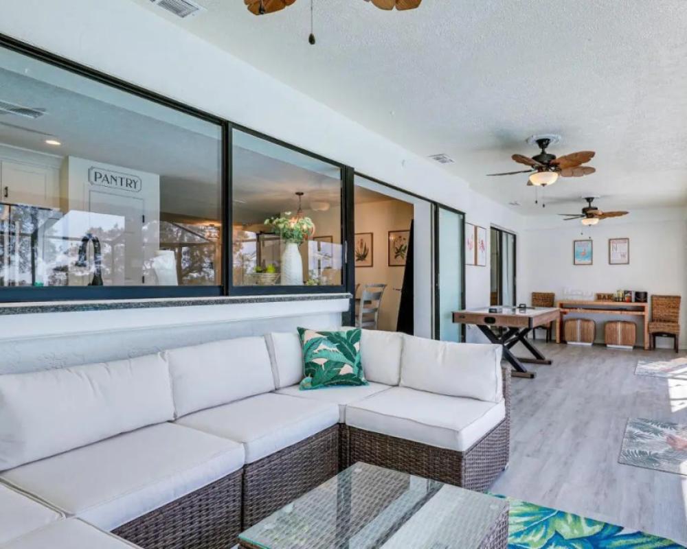 Apollo Beach Oasis: Lanai + Heated Pool!