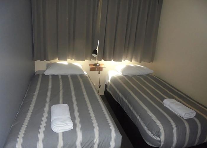 Riverbank Park Motel