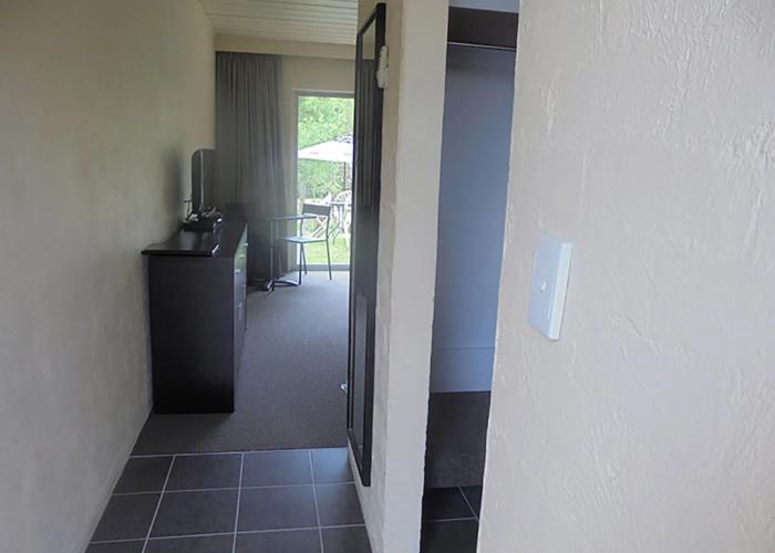 Riverbank Park Motel
