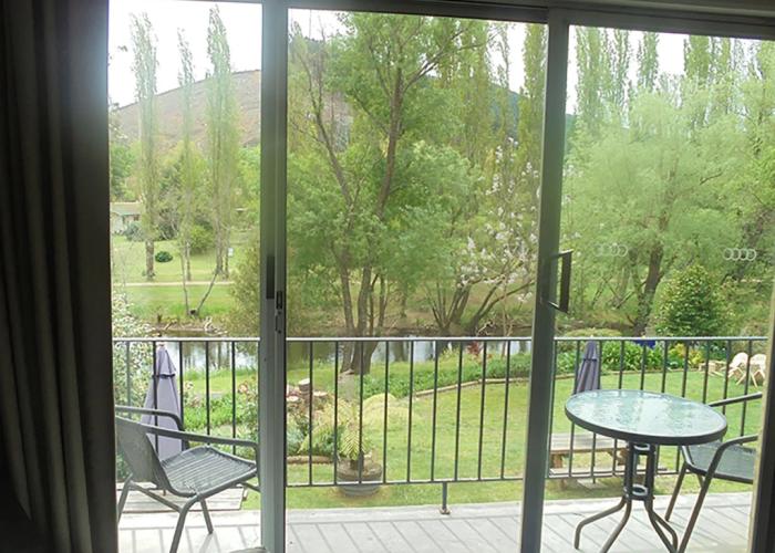 Riverbank Park Motel