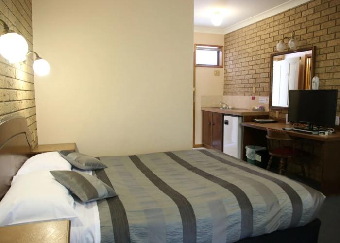 Barrass's John Bright Motor Inn
