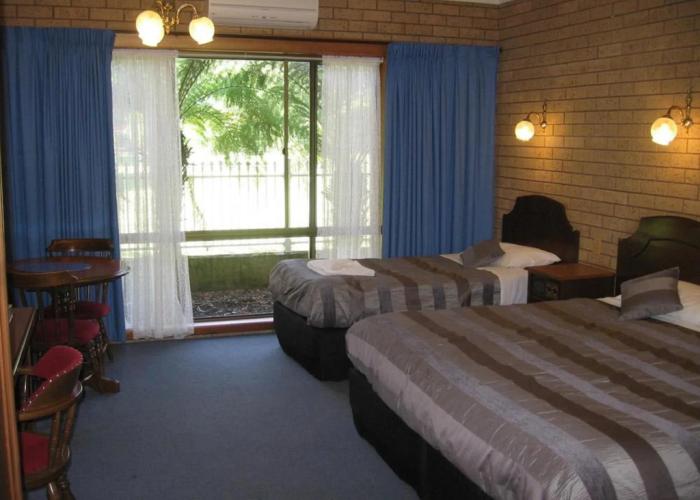 Barrass's John Bright Motor Inn