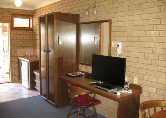 Barrass's John Bright Motor Inn