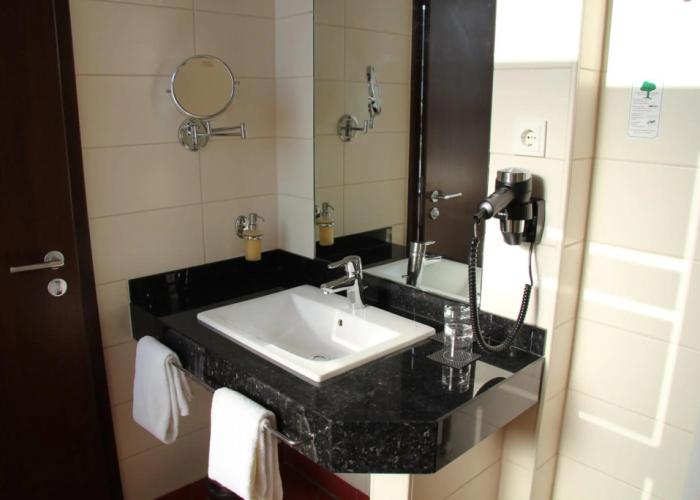 Hotel Adena