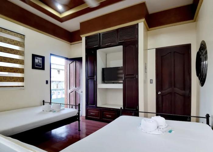 Den Den Guesthouse